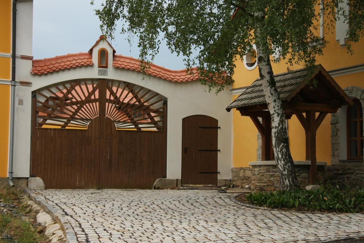 Hotel U Spejcharu Novy Kostel 外观 照片